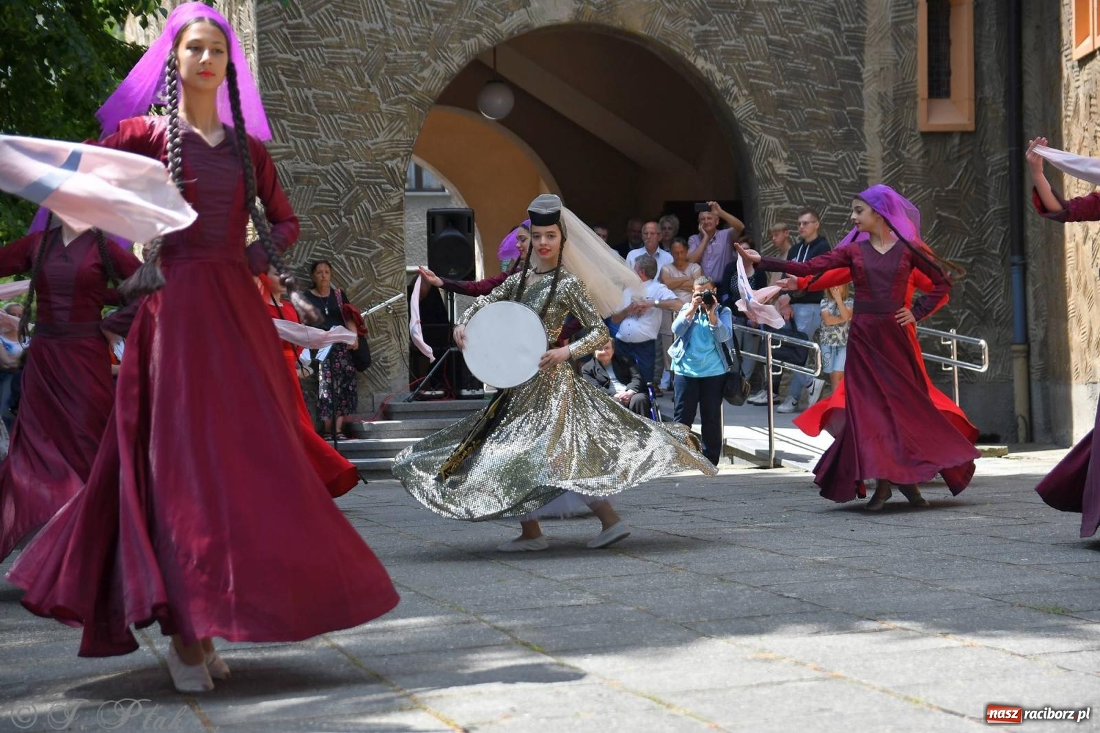 Zdjęcie w galerii na portalu naszraciborz.pl: Niecodzienny widok na odpuście w okrąglaku [FOTO i WIDEO] wiadomości z regionu