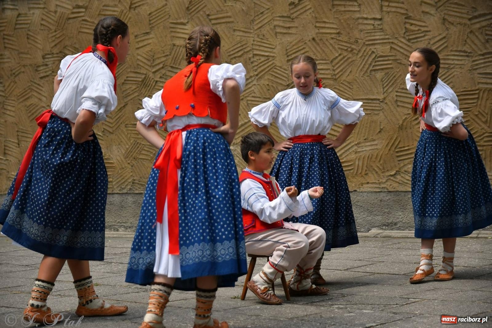 Zdjęcie w galerii na portalu naszraciborz.pl: Niecodzienny widok na odpuście w okrąglaku [FOTO i WIDEO] wiadomości z regionu
