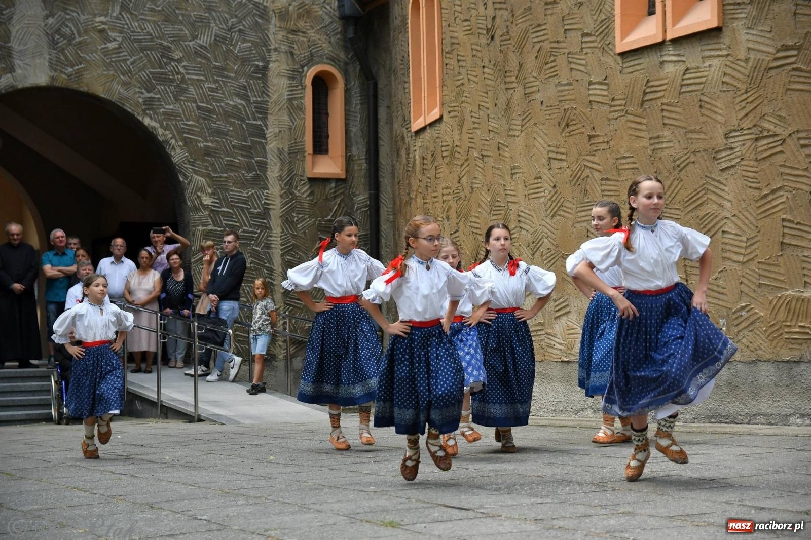 Zdjęcie w galerii na portalu naszraciborz.pl: Niecodzienny widok na odpuście w okrąglaku [FOTO i WIDEO] wiadomości z regionu