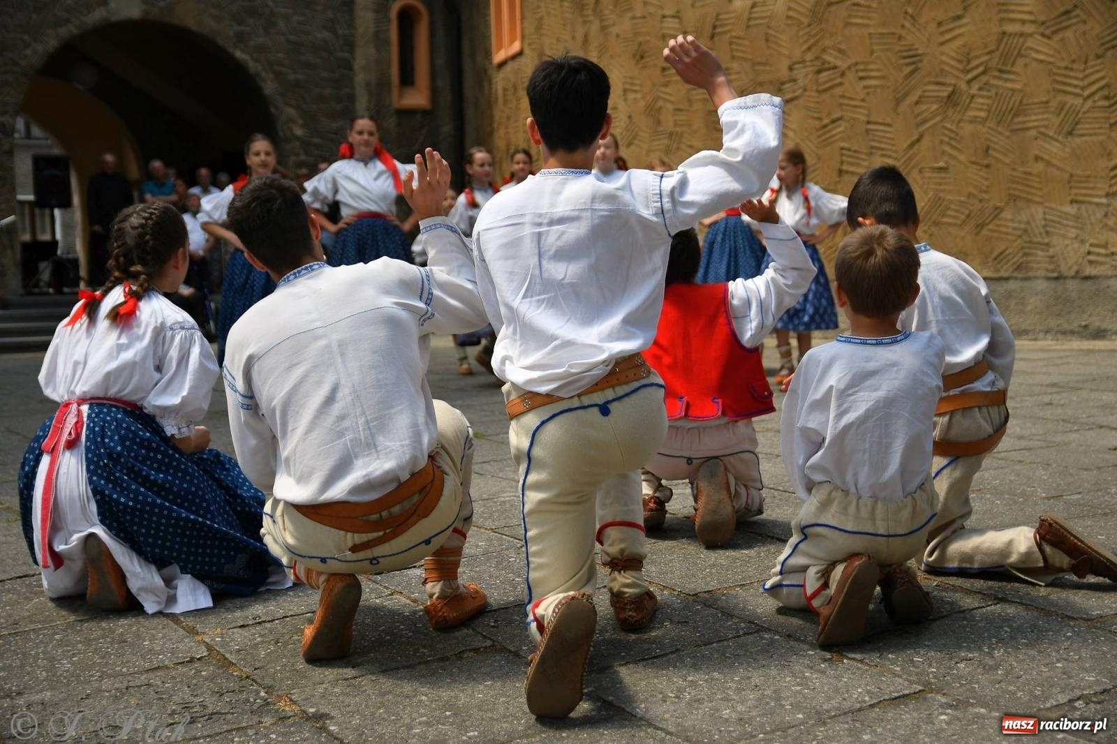 Zdjęcie w galerii na portalu naszraciborz.pl: Niecodzienny widok na odpuście w okrąglaku [FOTO i WIDEO] wiadomości z regionu