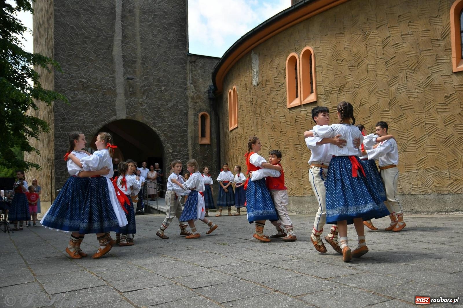 Zdjęcie w galerii na portalu naszraciborz.pl: Niecodzienny widok na odpuście w okrąglaku [FOTO i WIDEO] wiadomości z regionu