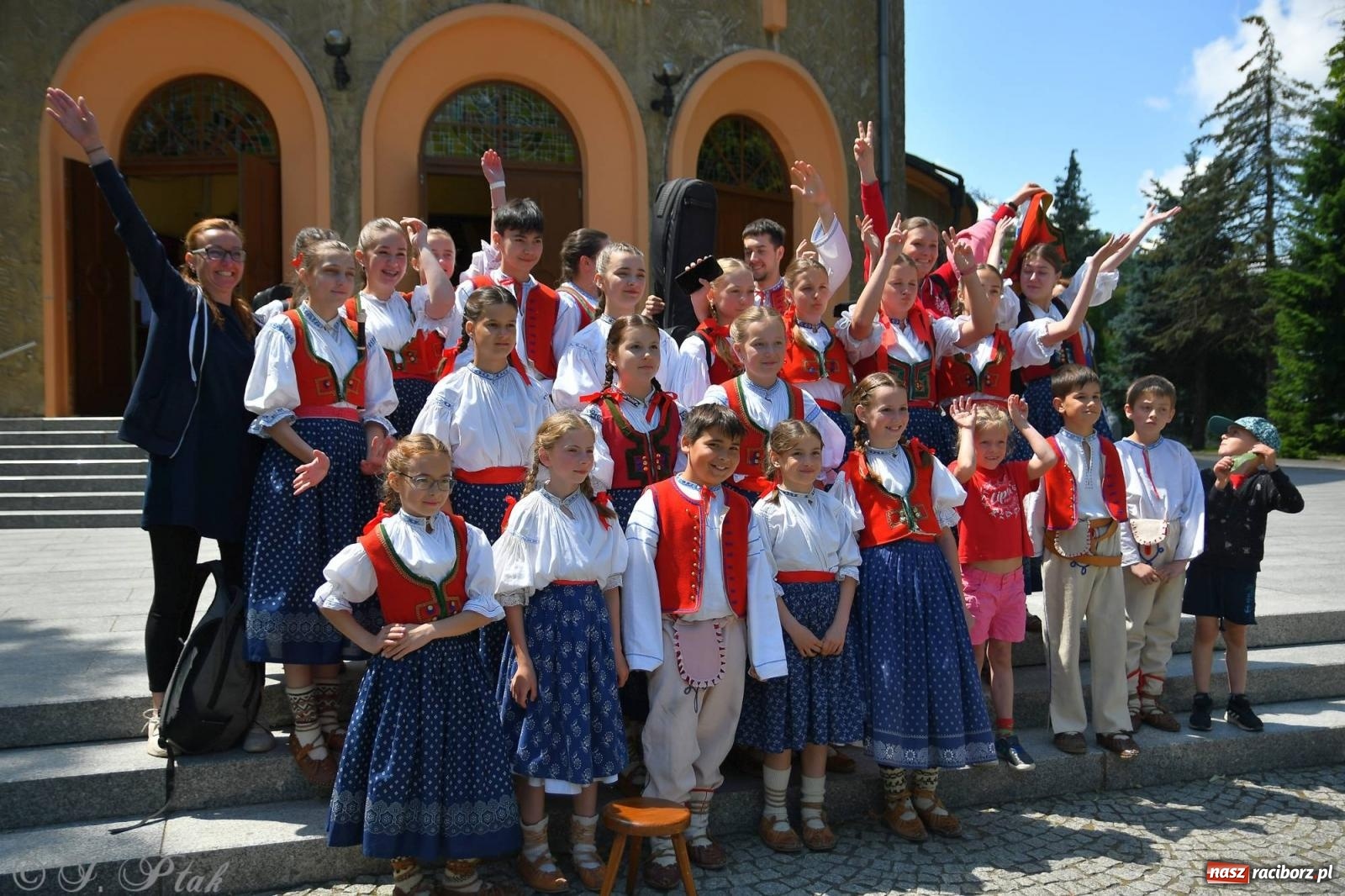 Zdjęcie w galerii na portalu naszraciborz.pl: Niecodzienny widok na odpuście w okrąglaku [FOTO i WIDEO] wiadomości z regionu