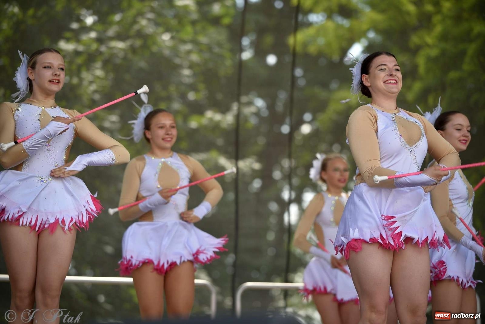 Zdjęcie w galerii na portalu naszraciborz.pl: Roztańczony raciborski zamek, czyli mażoretkowy zawrót głowy [FOTO i WIDEO] wiadomości z regionu