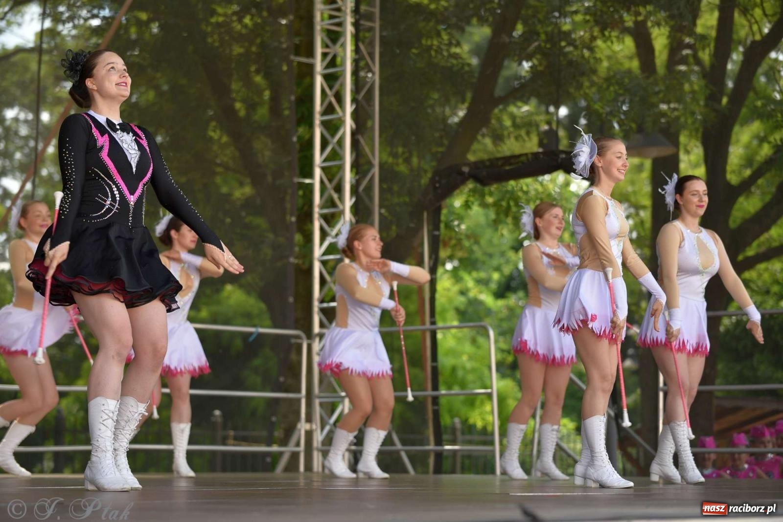Zdjęcie w galerii na portalu naszraciborz.pl: Roztańczony raciborski zamek, czyli mażoretkowy zawrót głowy [FOTO i WIDEO] wiadomości z regionu