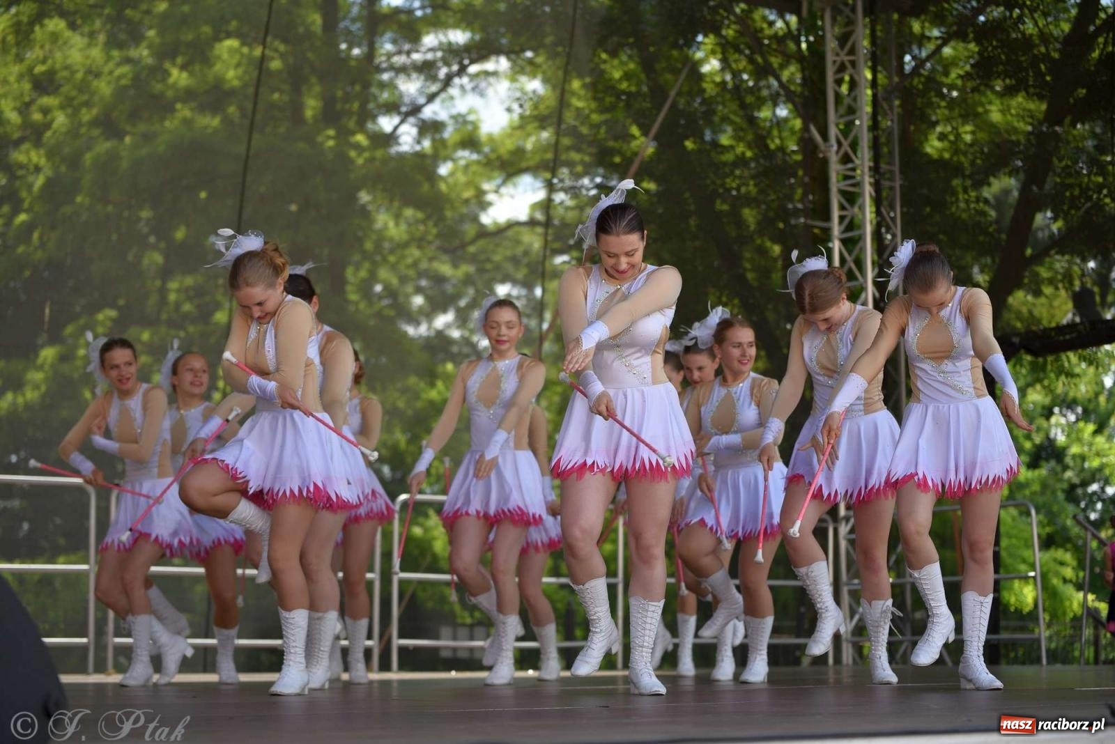 Zdjęcie w galerii na portalu naszraciborz.pl: Roztańczony raciborski zamek, czyli mażoretkowy zawrót głowy [FOTO i WIDEO] wiadomości z regionu