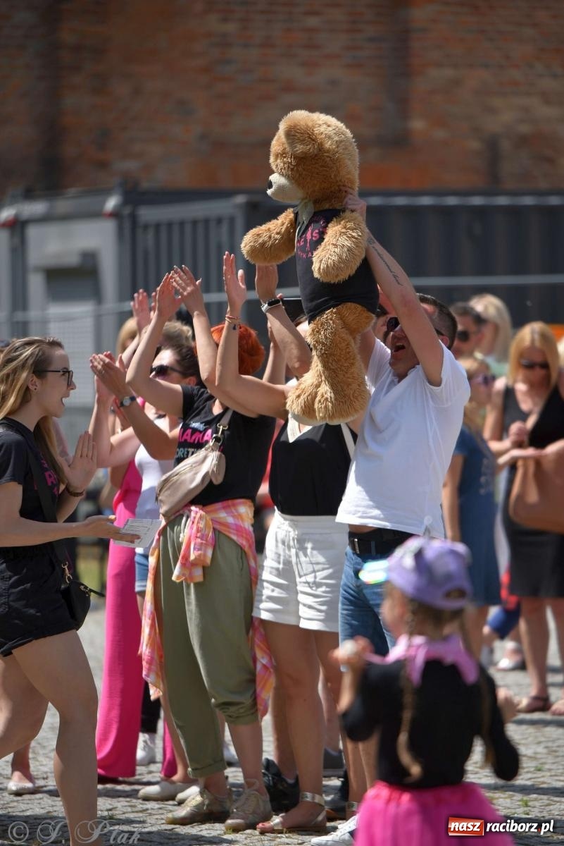 Zdjęcie w galerii na portalu naszraciborz.pl: Roztańczony raciborski zamek, czyli mażoretkowy zawrót głowy [FOTO i WIDEO] wiadomości z regionu