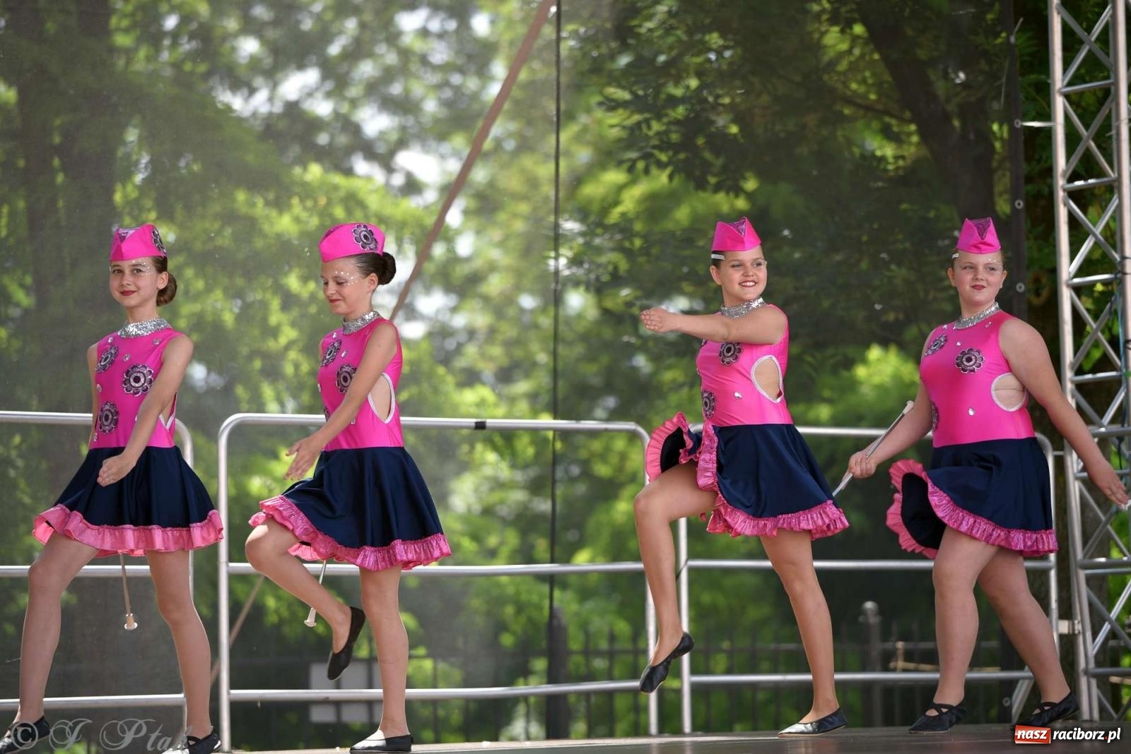 Zdjęcie w galerii na portalu naszraciborz.pl: Roztańczony raciborski zamek, czyli mażoretkowy zawrót głowy [FOTO i WIDEO] wiadomości z regionu