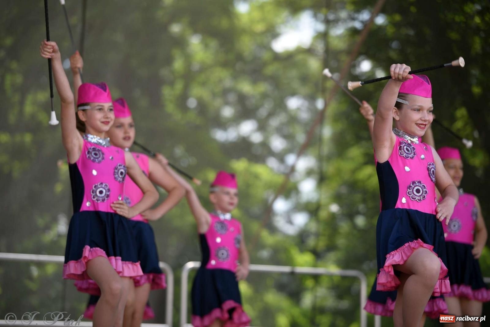 Zdjęcie w galerii na portalu naszraciborz.pl: Roztańczony raciborski zamek, czyli mażoretkowy zawrót głowy [FOTO i WIDEO] wiadomości z regionu