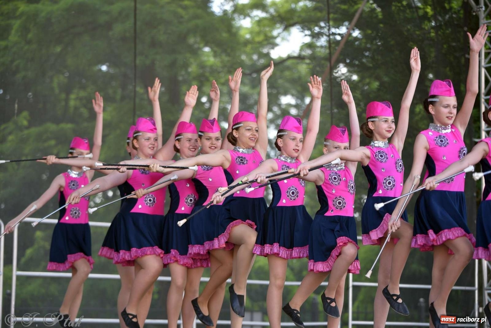 Zdjęcie w galerii na portalu naszraciborz.pl: Roztańczony raciborski zamek, czyli mażoretkowy zawrót głowy [FOTO i WIDEO] wiadomości z regionu
