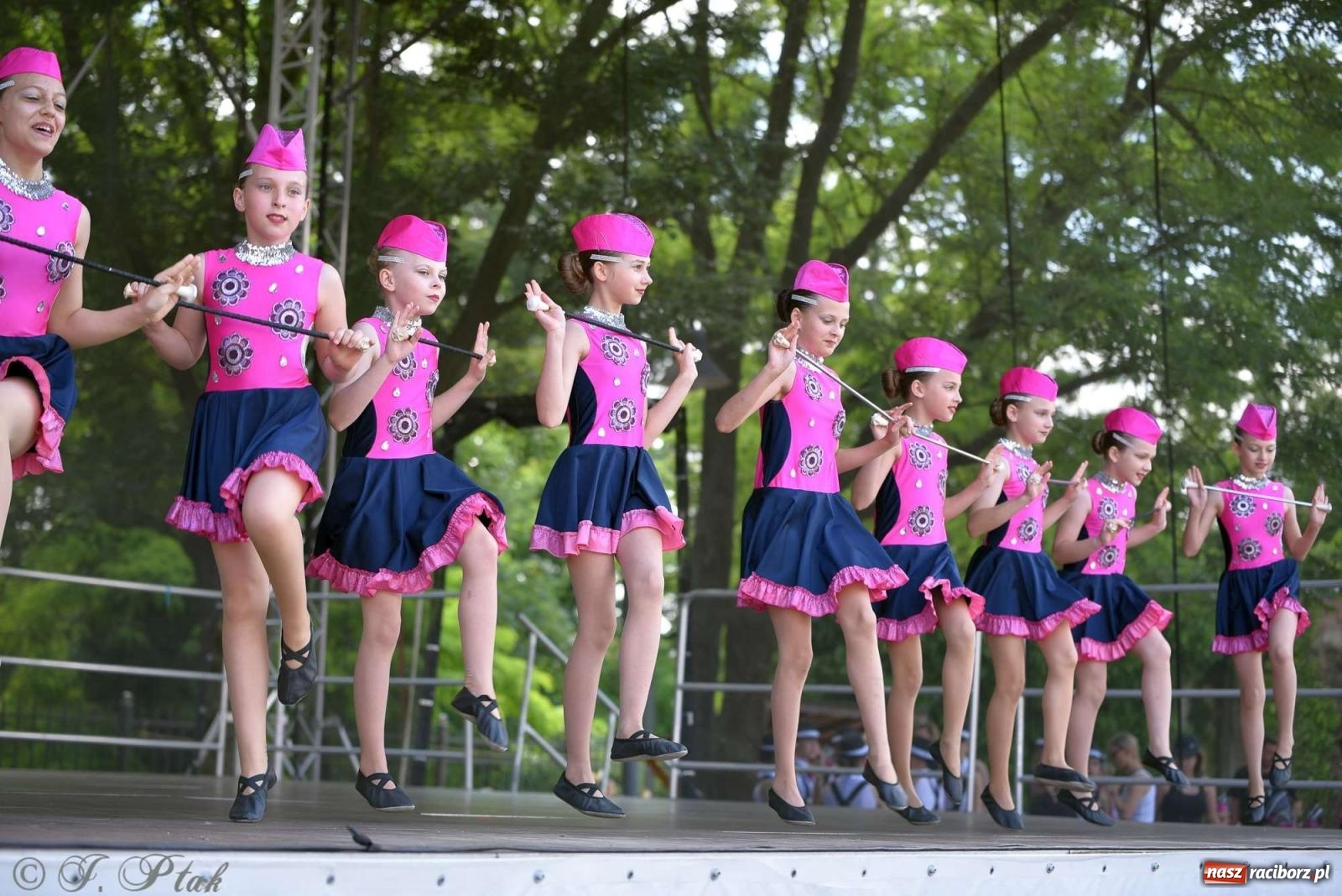 Zdjęcie w galerii na portalu naszraciborz.pl: Roztańczony raciborski zamek, czyli mażoretkowy zawrót głowy [FOTO i WIDEO] wiadomości z regionu