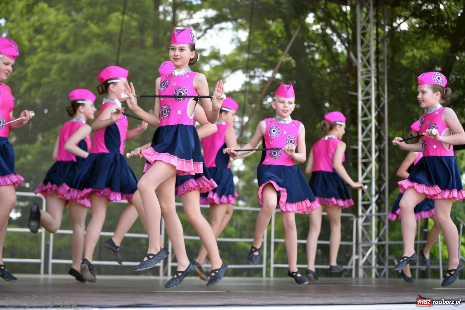 Zdjęcie w galerii na portalu naszraciborz.pl: Roztańczony raciborski zamek, czyli mażoretkowy zawrót głowy [FOTO i WIDEO] wiadomości z regionu
