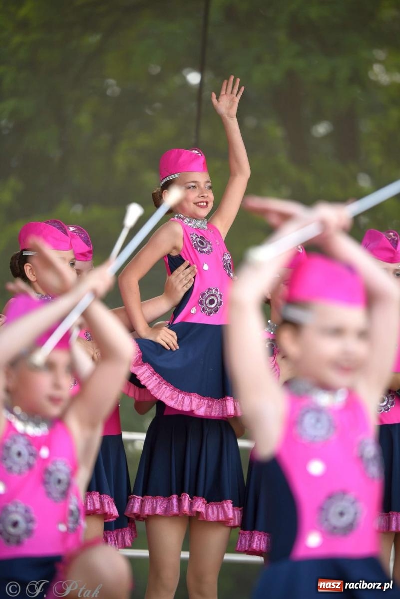 Zdjęcie w galerii na portalu naszraciborz.pl: Roztańczony raciborski zamek, czyli mażoretkowy zawrót głowy [FOTO i WIDEO] wiadomości z regionu