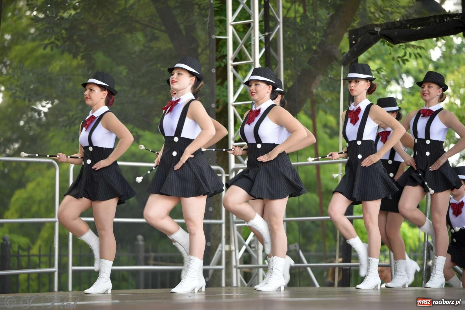 Zdjęcie w galerii na portalu naszraciborz.pl: Roztańczony raciborski zamek, czyli mażoretkowy zawrót głowy [FOTO i WIDEO] wiadomości z regionu