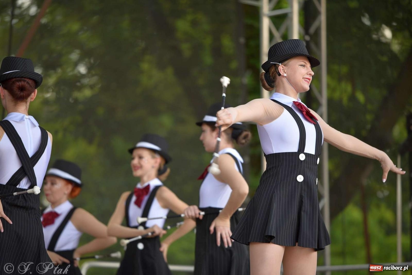 Zdjęcie w galerii na portalu naszraciborz.pl: Roztańczony raciborski zamek, czyli mażoretkowy zawrót głowy [FOTO i WIDEO] wiadomości z regionu