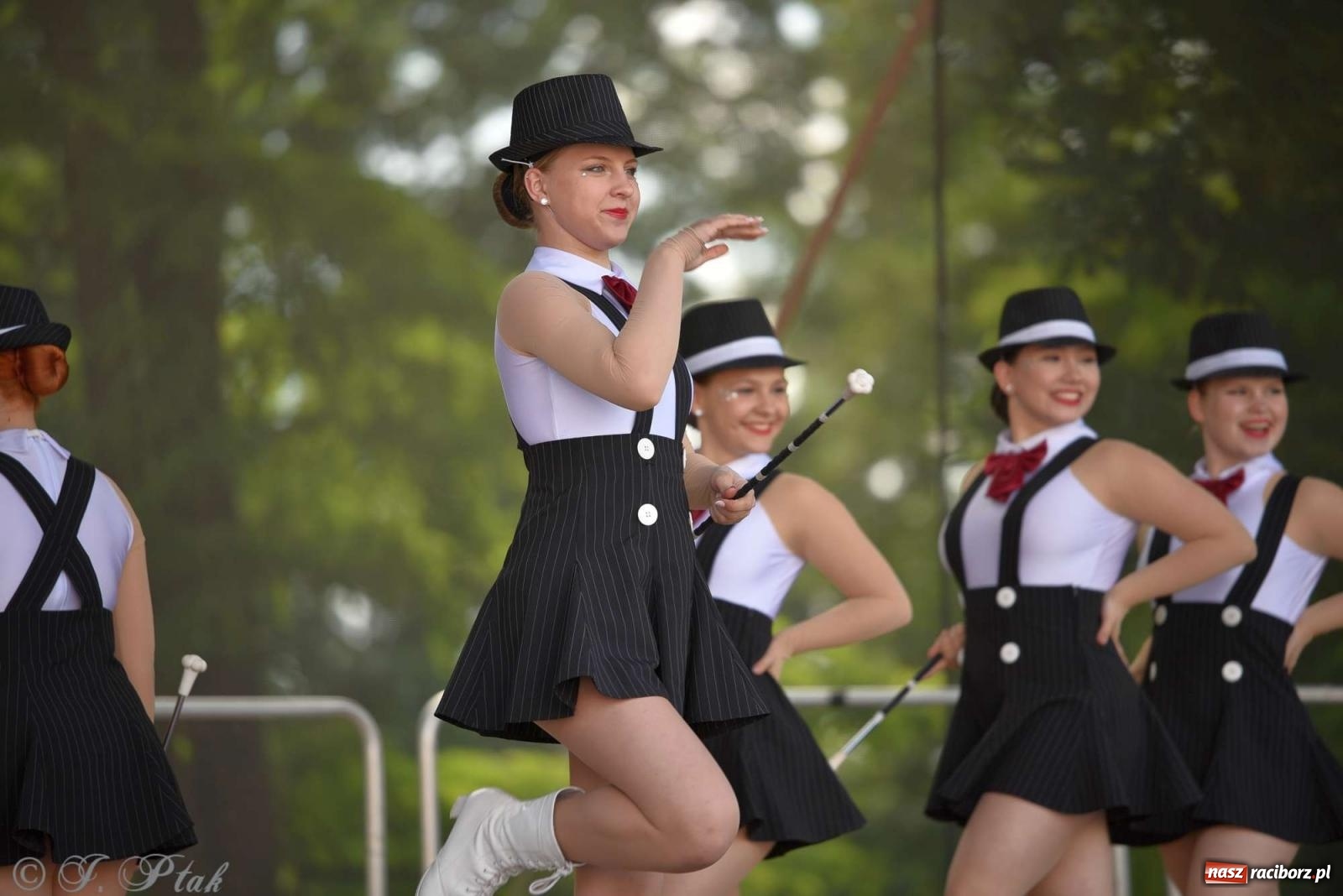 Zdjęcie w galerii na portalu naszraciborz.pl: Roztańczony raciborski zamek, czyli mażoretkowy zawrót głowy [FOTO i WIDEO] wiadomości z regionu