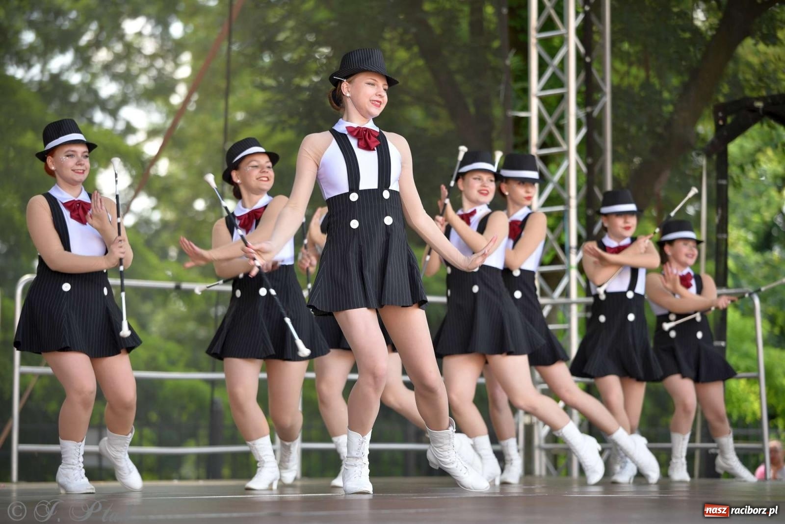 Zdjęcie w galerii na portalu naszraciborz.pl: Roztańczony raciborski zamek, czyli mażoretkowy zawrót głowy [FOTO i WIDEO] wiadomości z regionu