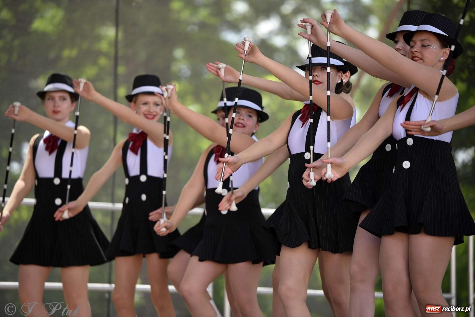 Zdjęcie w galerii na portalu naszraciborz.pl: Roztańczony raciborski zamek, czyli mażoretkowy zawrót głowy [FOTO i WIDEO] wiadomości z regionu