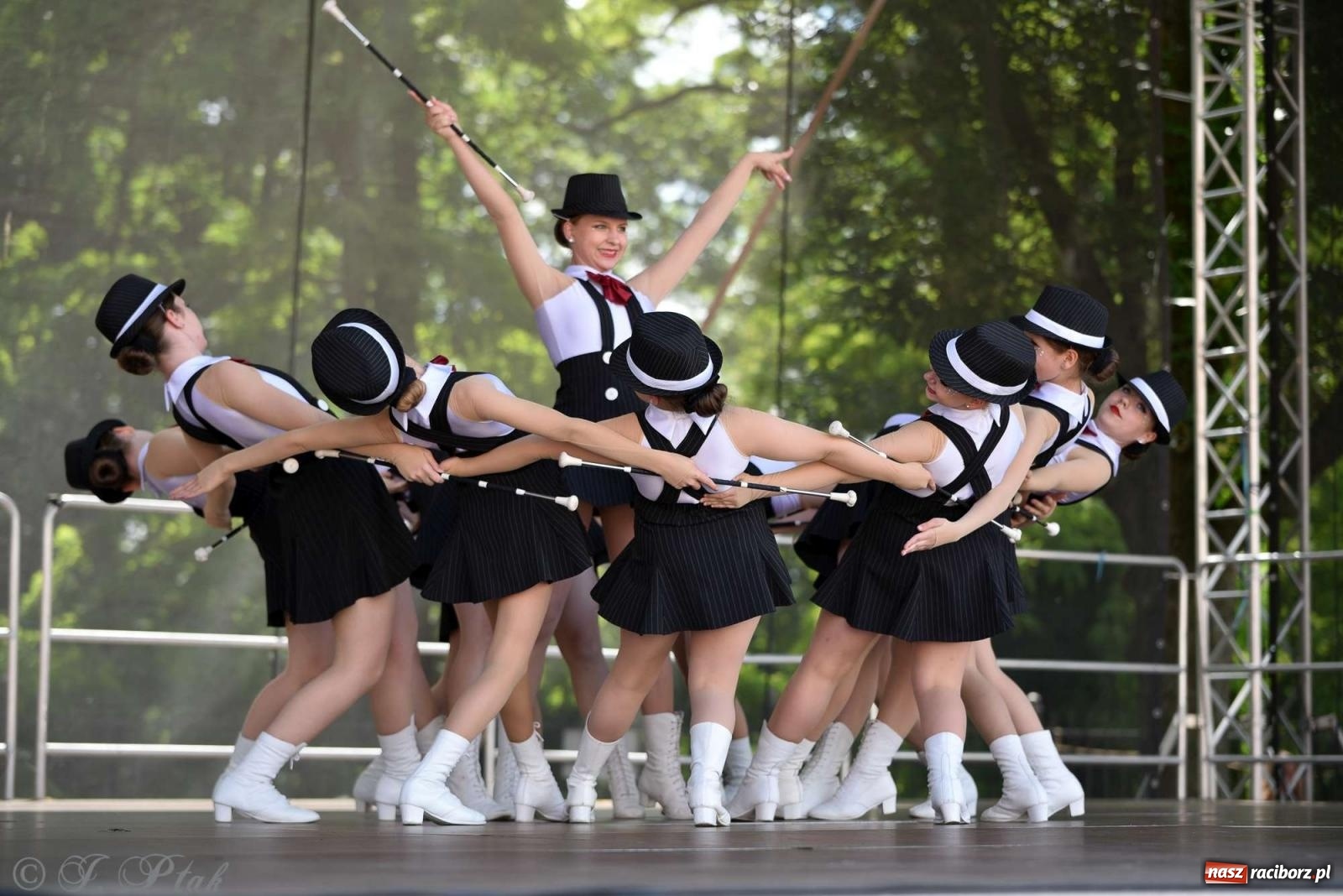 Zdjęcie w galerii na portalu naszraciborz.pl: Roztańczony raciborski zamek, czyli mażoretkowy zawrót głowy [FOTO i WIDEO] wiadomości z regionu