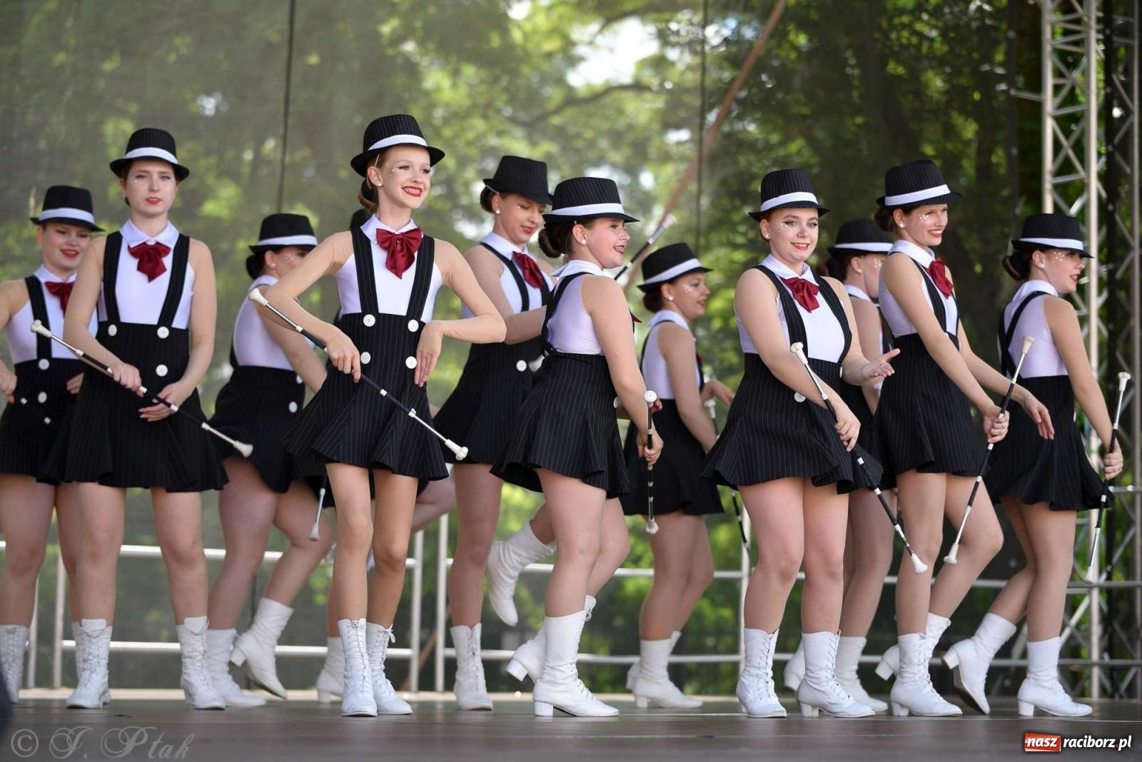 Zdjęcie w galerii na portalu naszraciborz.pl: Roztańczony raciborski zamek, czyli mażoretkowy zawrót głowy [FOTO i WIDEO] wiadomości z regionu