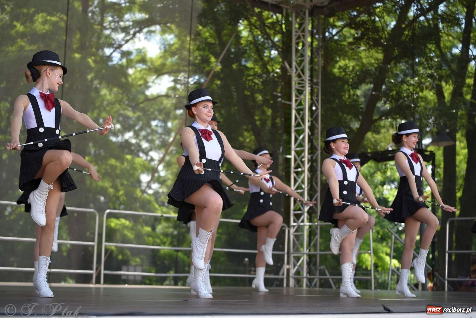 Zdjęcie w galerii na portalu naszraciborz.pl: Roztańczony raciborski zamek, czyli mażoretkowy zawrót głowy [FOTO i WIDEO] wiadomości z regionu