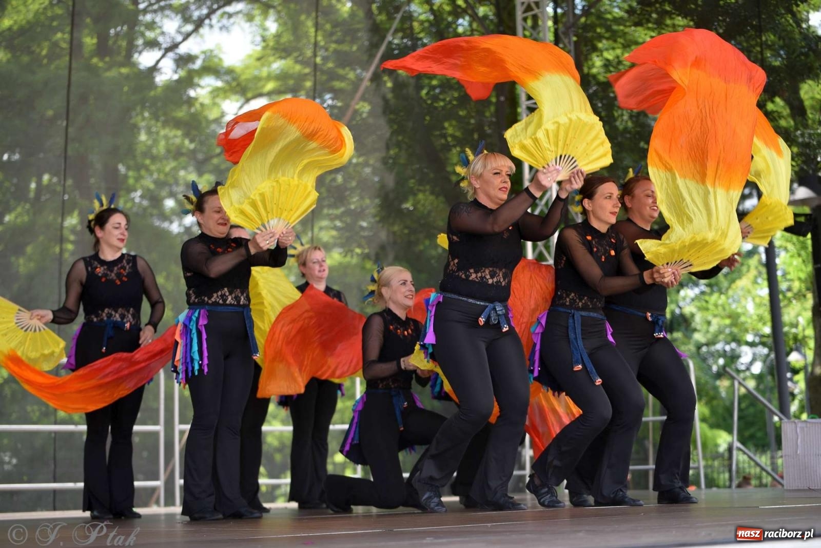 Zdjęcie w galerii na portalu naszraciborz.pl: Roztańczony raciborski zamek, czyli mażoretkowy zawrót głowy [FOTO i WIDEO] wiadomości z regionu