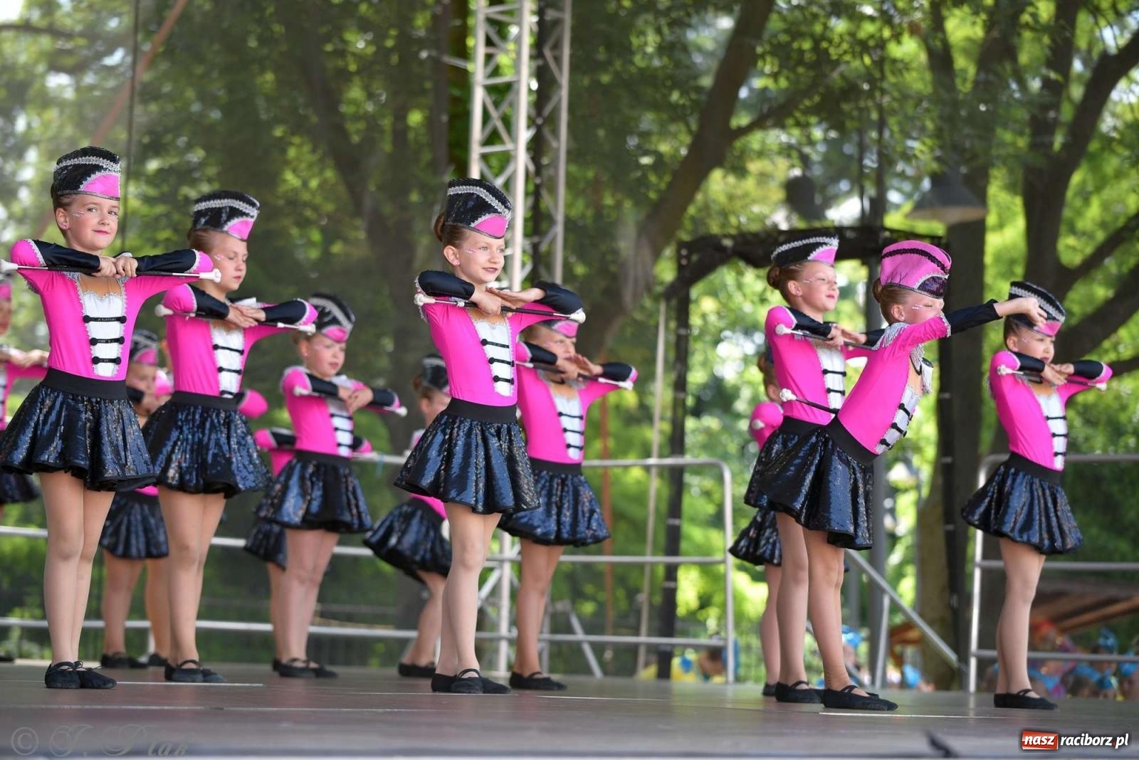 Zdjęcie w galerii na portalu naszraciborz.pl: Roztańczony raciborski zamek, czyli mażoretkowy zawrót głowy [FOTO i WIDEO] wiadomości z regionu