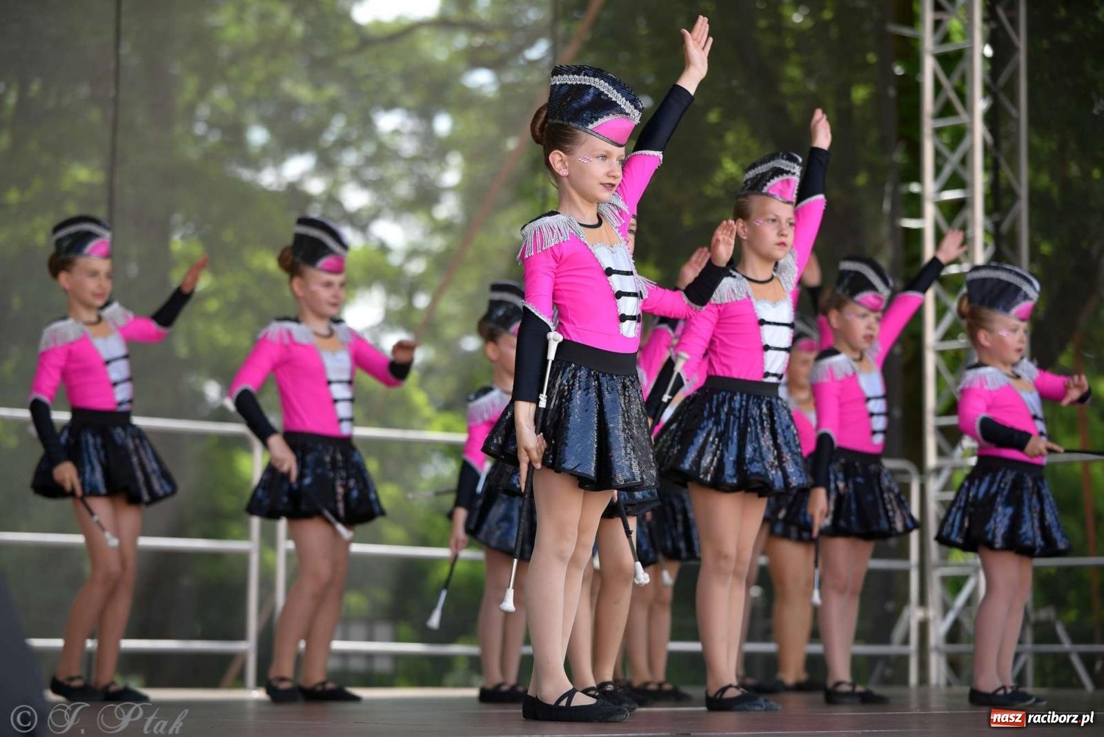 Zdjęcie w galerii na portalu naszraciborz.pl: Roztańczony raciborski zamek, czyli mażoretkowy zawrót głowy [FOTO i WIDEO] wiadomości z regionu