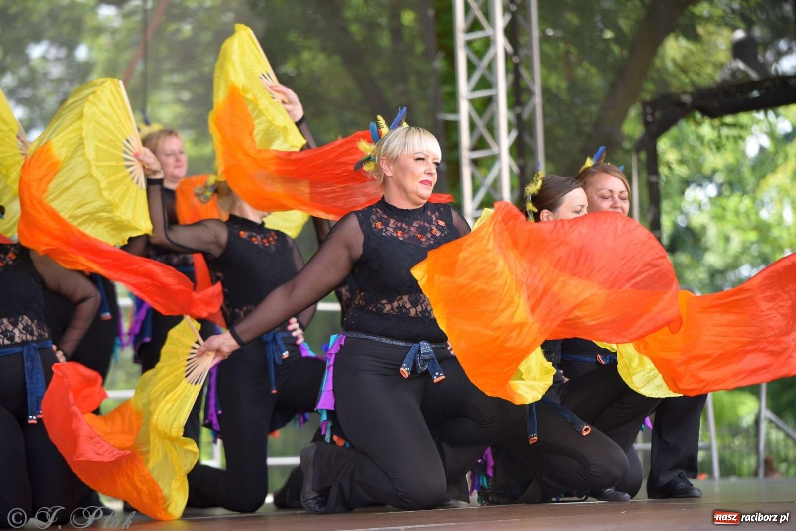 Zdjęcie w galerii na portalu naszraciborz.pl: Roztańczony raciborski zamek, czyli mażoretkowy zawrót głowy [FOTO i WIDEO] wiadomości z regionu