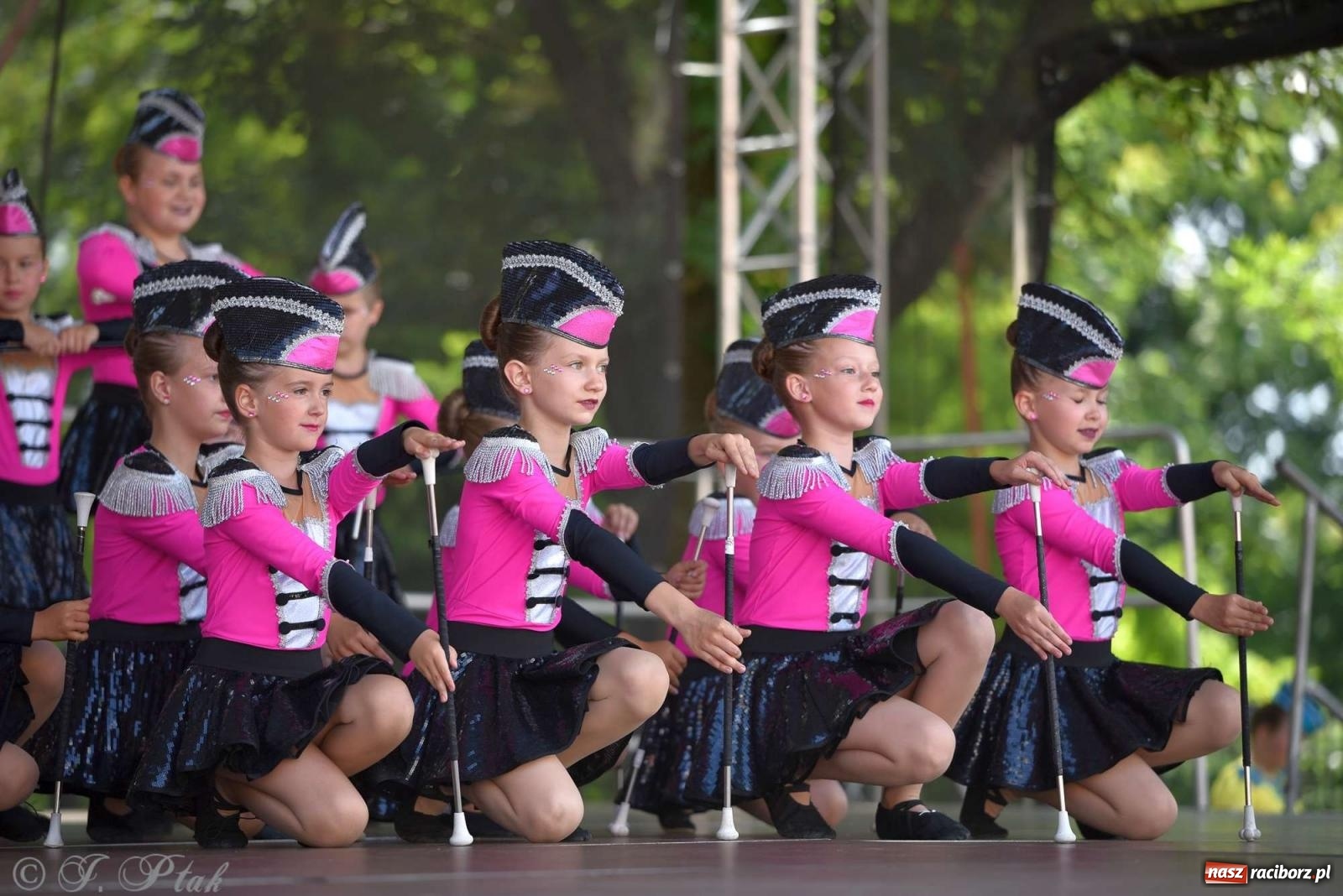 Zdjęcie w galerii na portalu naszraciborz.pl: Roztańczony raciborski zamek, czyli mażoretkowy zawrót głowy [FOTO i WIDEO] wiadomości z regionu