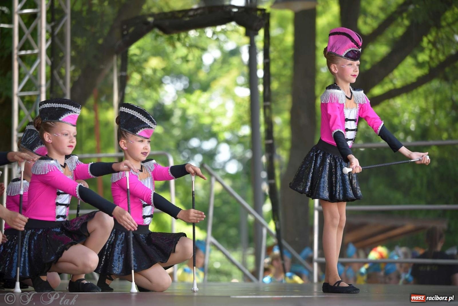 Zdjęcie w galerii na portalu naszraciborz.pl: Roztańczony raciborski zamek, czyli mażoretkowy zawrót głowy [FOTO i WIDEO] wiadomości z regionu