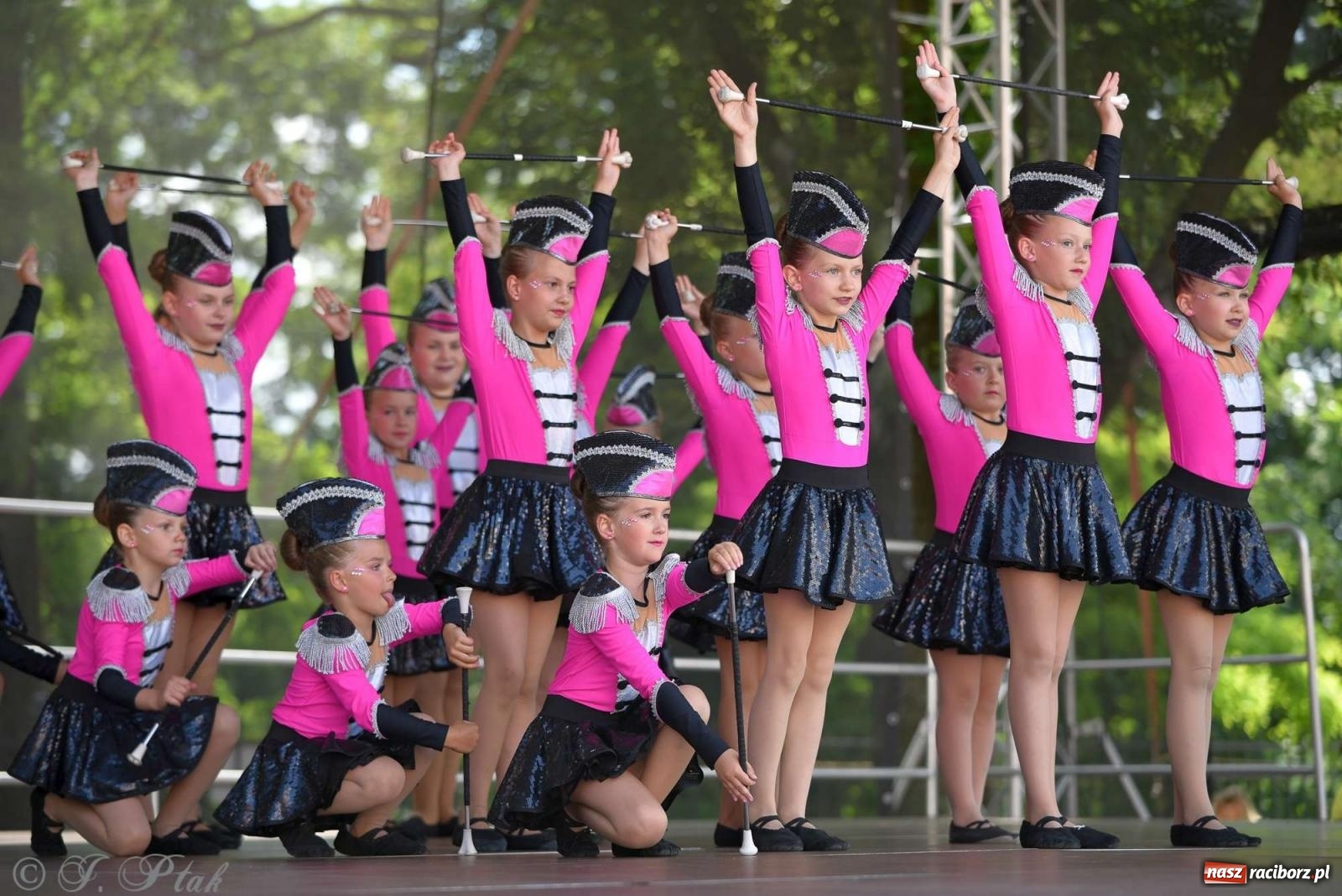 Zdjęcie w galerii na portalu naszraciborz.pl: Roztańczony raciborski zamek, czyli mażoretkowy zawrót głowy [FOTO i WIDEO] wiadomości z regionu