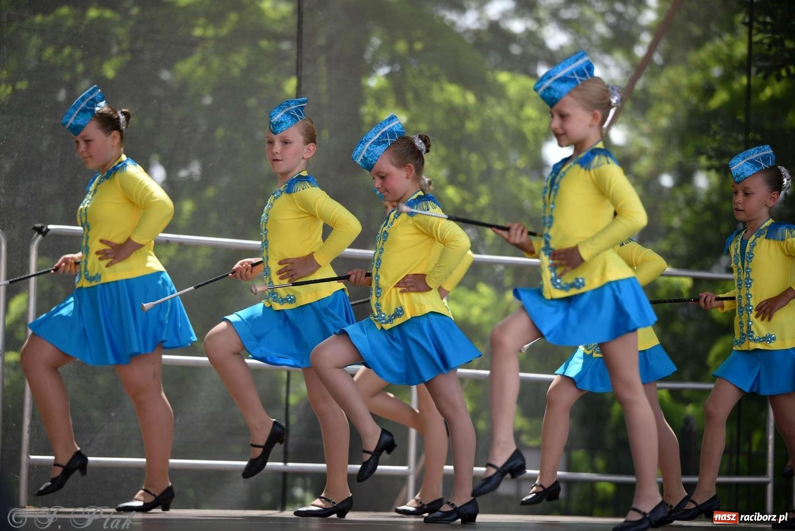 Zdjęcie w galerii na portalu naszraciborz.pl: Roztańczony raciborski zamek, czyli mażoretkowy zawrót głowy [FOTO i WIDEO] wiadomości z regionu