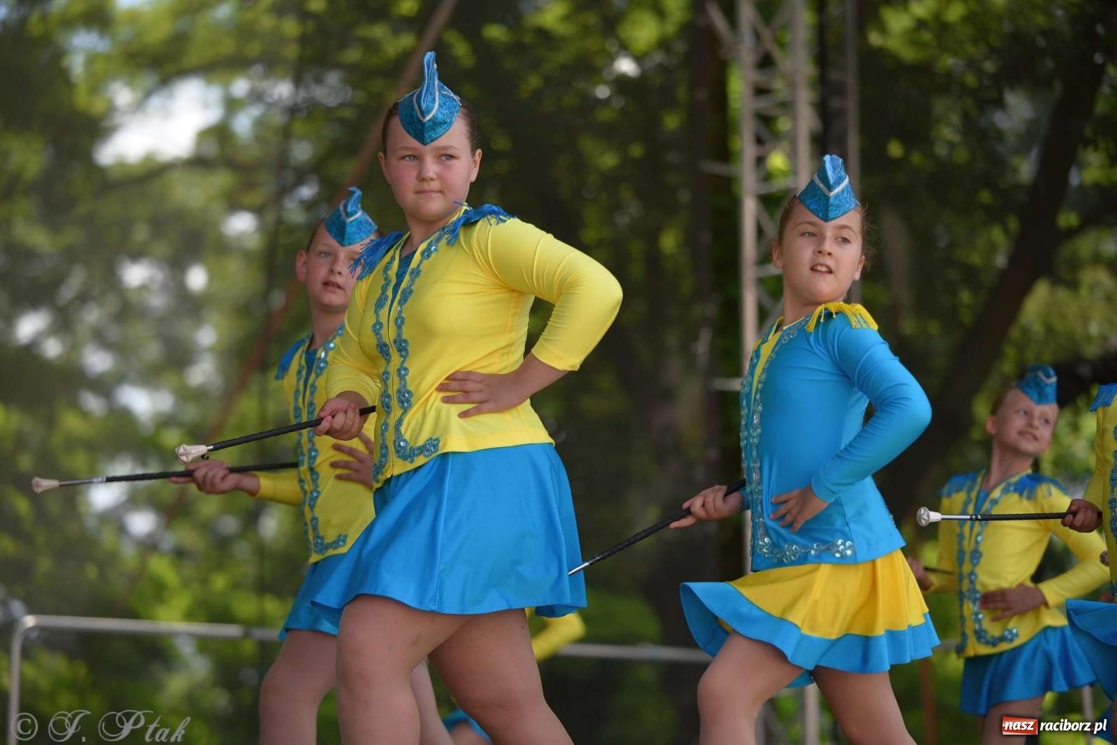 Zdjęcie w galerii na portalu naszraciborz.pl: Roztańczony raciborski zamek, czyli mażoretkowy zawrót głowy [FOTO i WIDEO] wiadomości z regionu