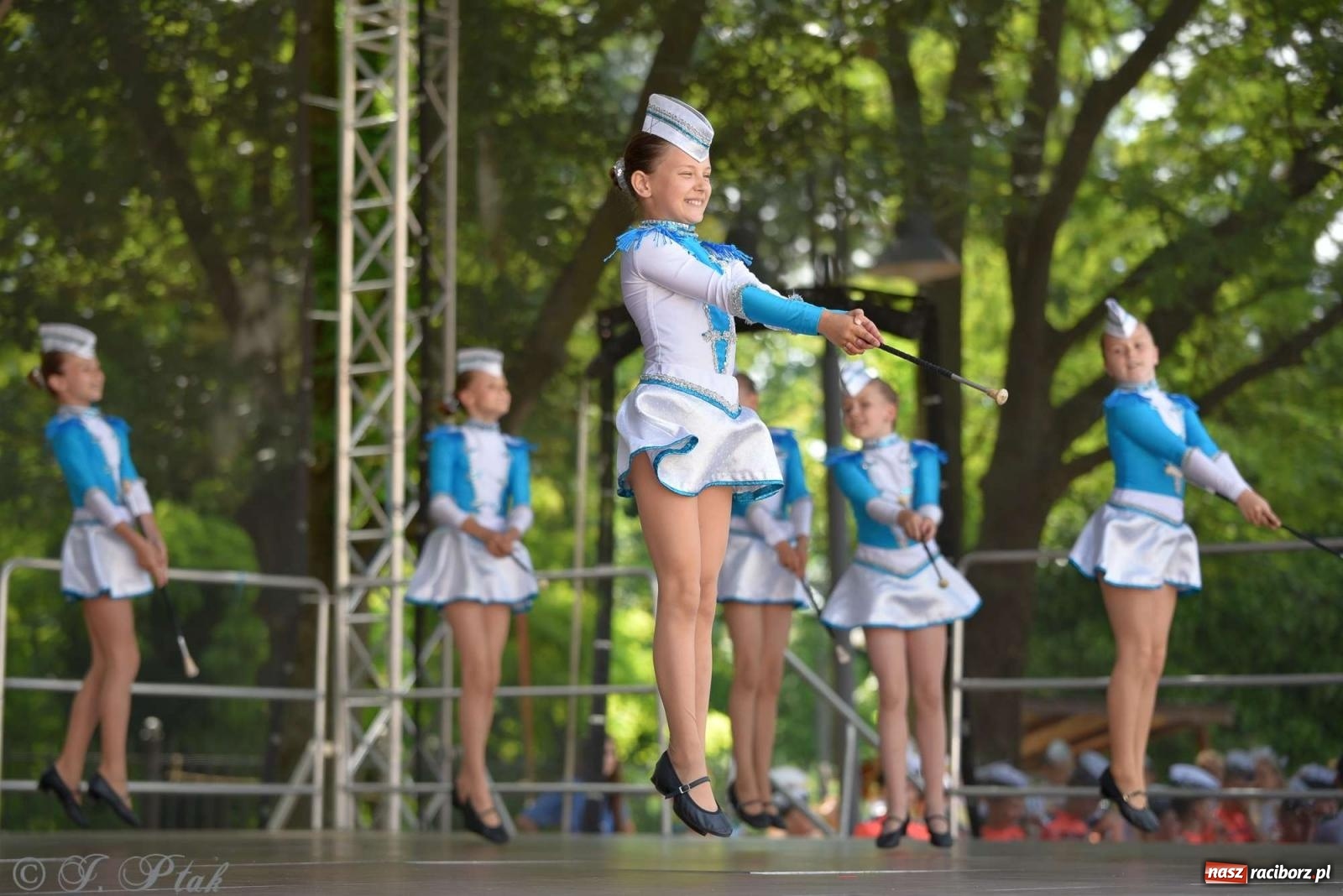 Zdjęcie w galerii na portalu naszraciborz.pl: Roztańczony raciborski zamek, czyli mażoretkowy zawrót głowy [FOTO i WIDEO] wiadomości z regionu