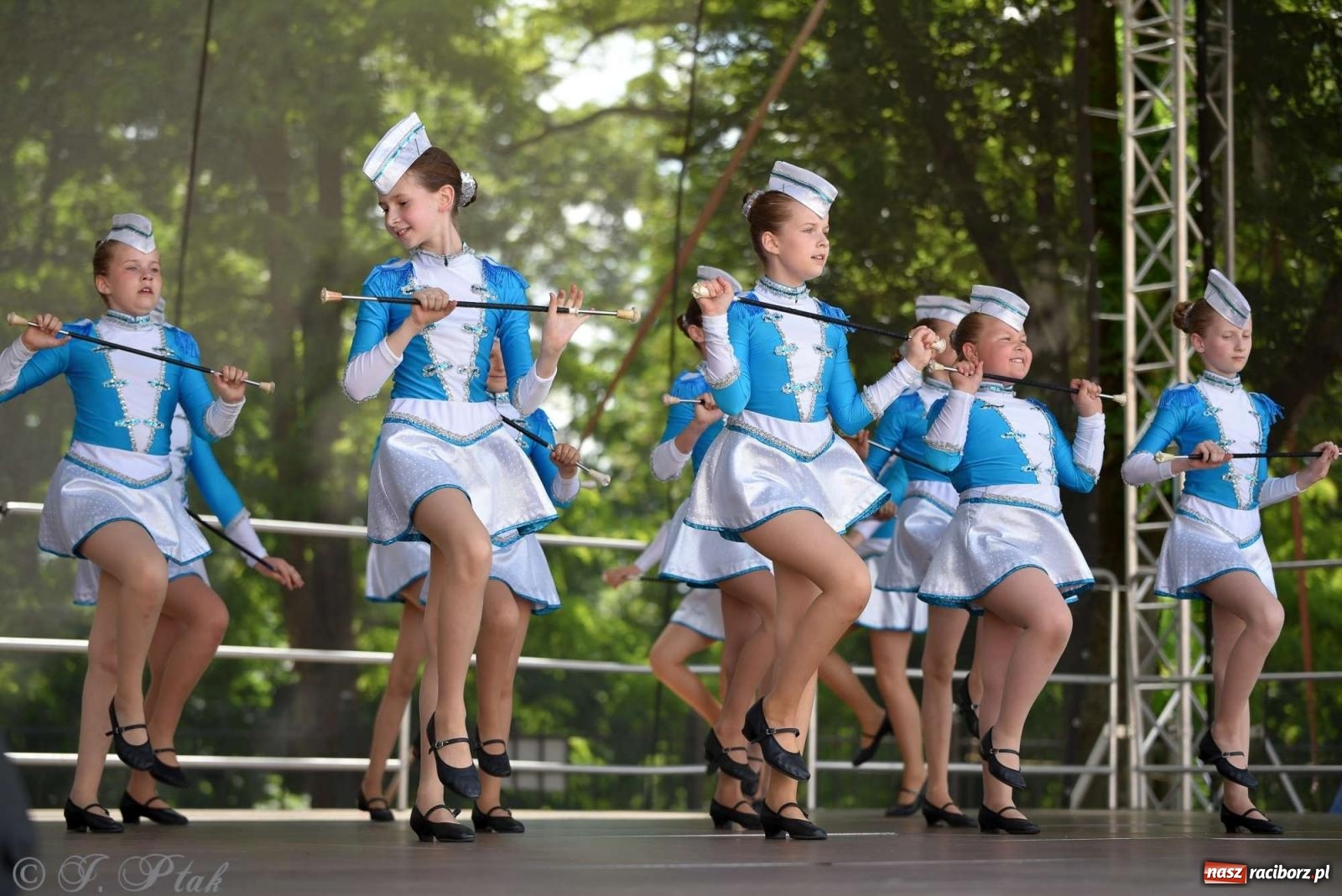 Zdjęcie w galerii na portalu naszraciborz.pl: Roztańczony raciborski zamek, czyli mażoretkowy zawrót głowy [FOTO i WIDEO] wiadomości z regionu