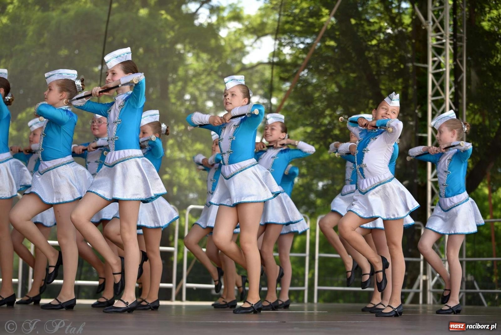 Zdjęcie w galerii na portalu naszraciborz.pl: Roztańczony raciborski zamek, czyli mażoretkowy zawrót głowy [FOTO i WIDEO] wiadomości z regionu