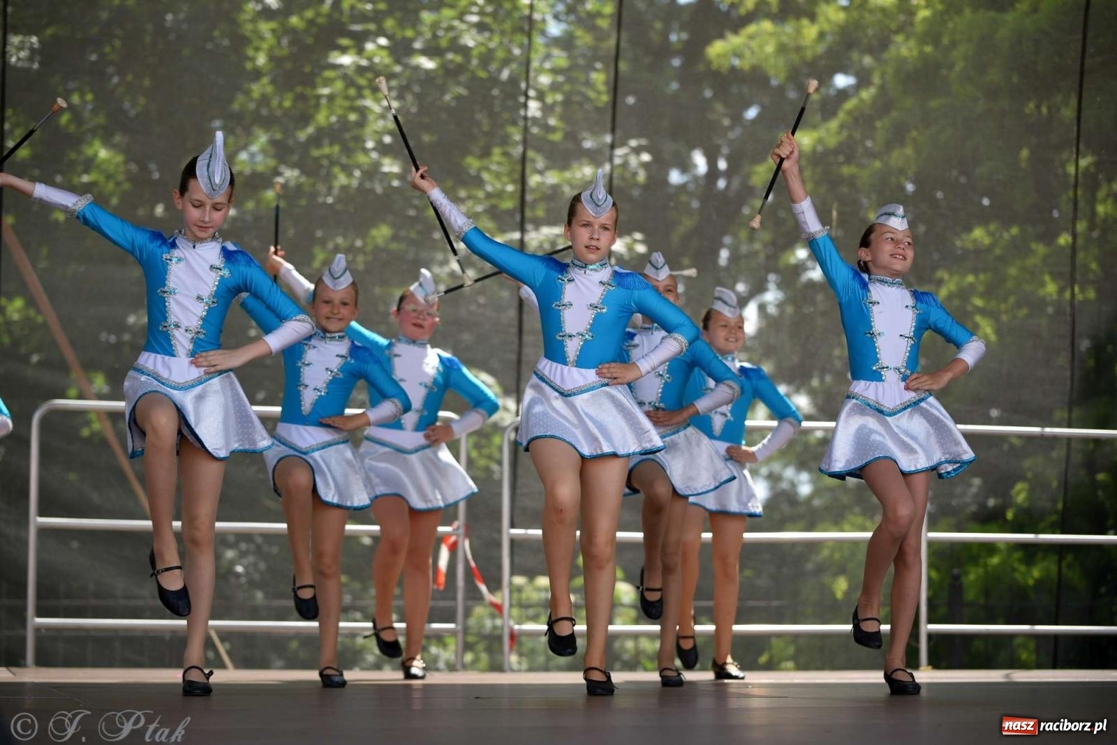 Zdjęcie w galerii na portalu naszraciborz.pl: Roztańczony raciborski zamek, czyli mażoretkowy zawrót głowy [FOTO i WIDEO] wiadomości z regionu