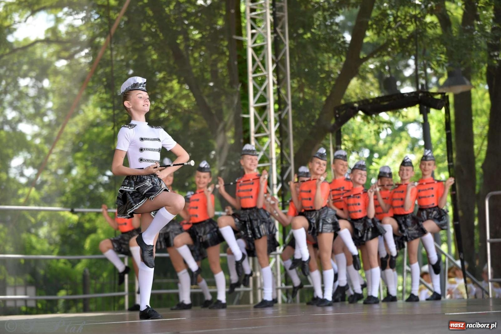 Zdjęcie w galerii na portalu naszraciborz.pl: Roztańczony raciborski zamek, czyli mażoretkowy zawrót głowy [FOTO i WIDEO] wiadomości z regionu