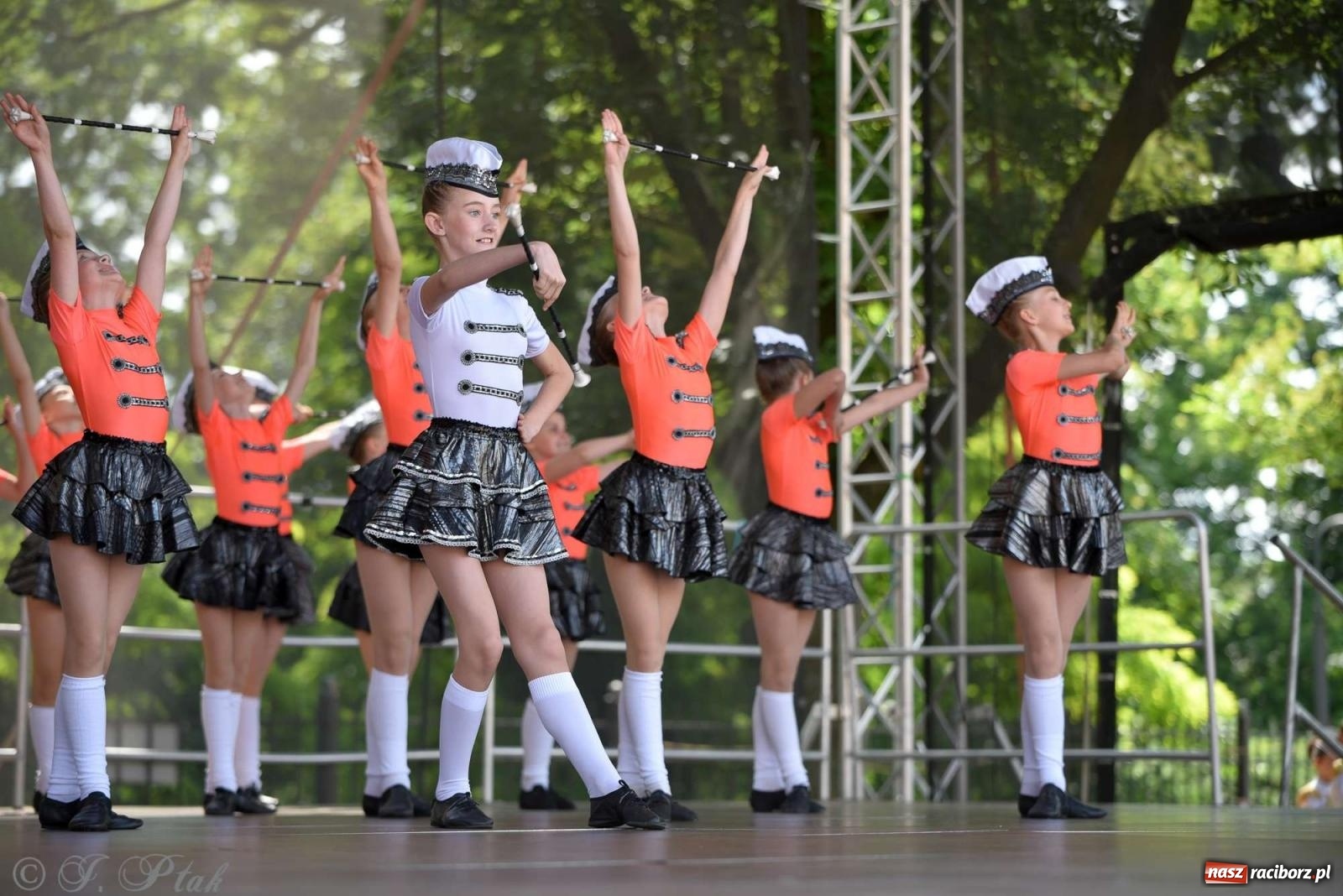 Zdjęcie w galerii na portalu naszraciborz.pl: Roztańczony raciborski zamek, czyli mażoretkowy zawrót głowy [FOTO i WIDEO] wiadomości z regionu