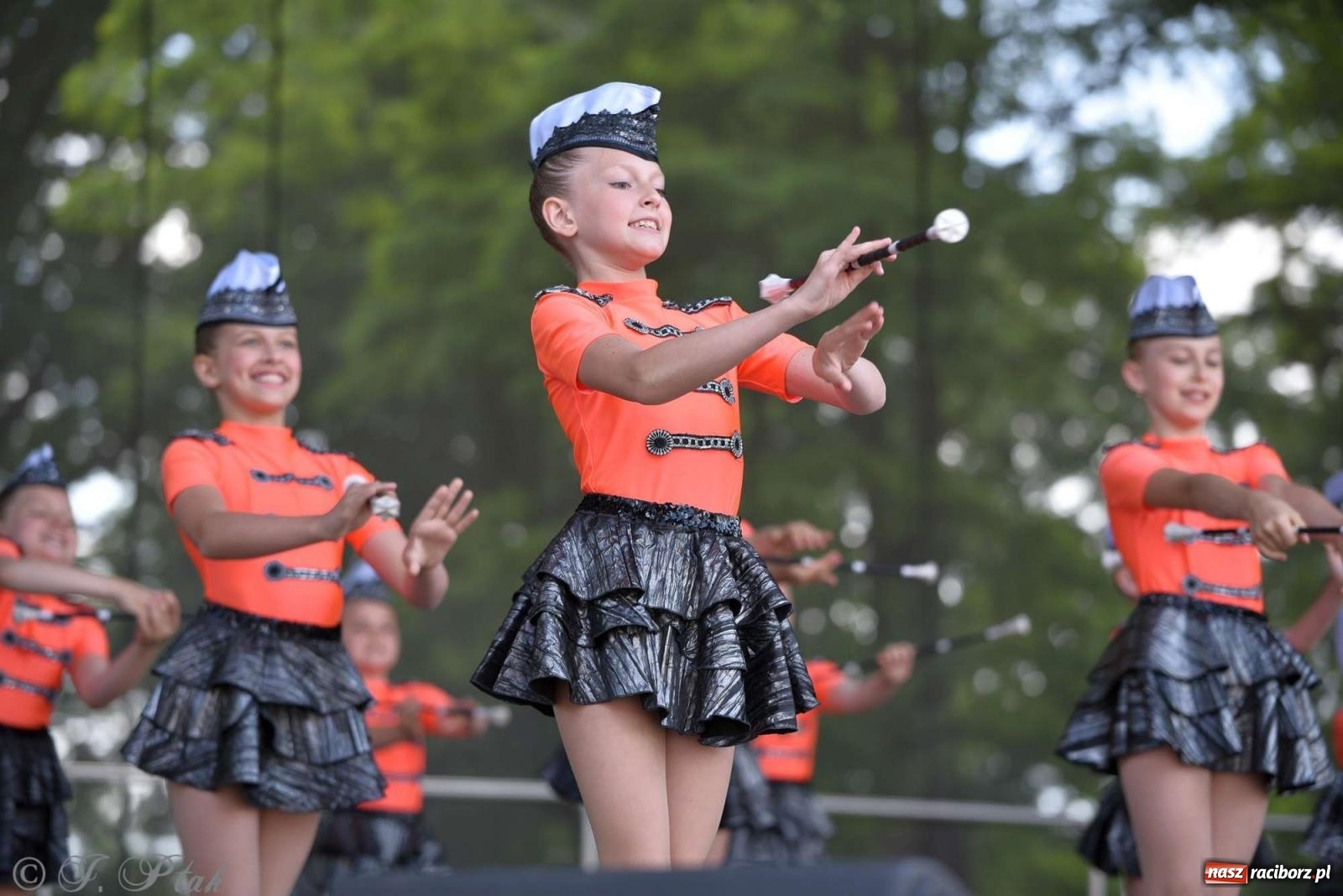 Zdjęcie w galerii na portalu naszraciborz.pl: Roztańczony raciborski zamek, czyli mażoretkowy zawrót głowy [FOTO i WIDEO] wiadomości z regionu