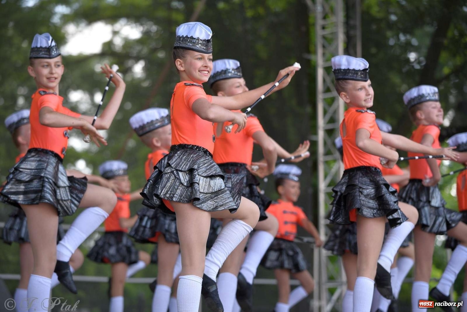 Zdjęcie w galerii na portalu naszraciborz.pl: Roztańczony raciborski zamek, czyli mażoretkowy zawrót głowy [FOTO i WIDEO] wiadomości z regionu