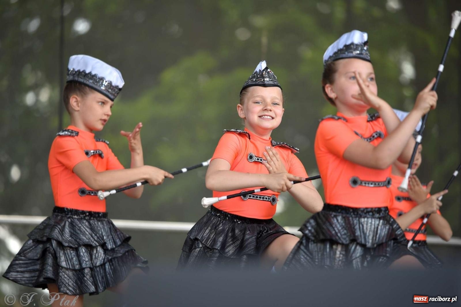 Zdjęcie w galerii na portalu naszraciborz.pl: Roztańczony raciborski zamek, czyli mażoretkowy zawrót głowy [FOTO i WIDEO] wiadomości z regionu