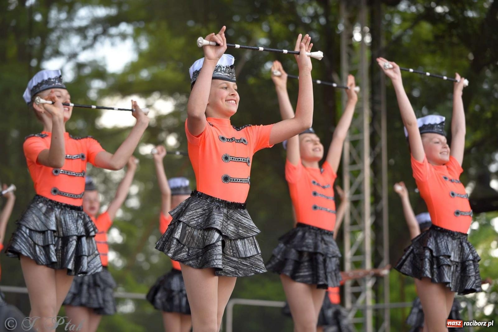 Zdjęcie w galerii na portalu naszraciborz.pl: Roztańczony raciborski zamek, czyli mażoretkowy zawrót głowy [FOTO i WIDEO] wiadomości z regionu
