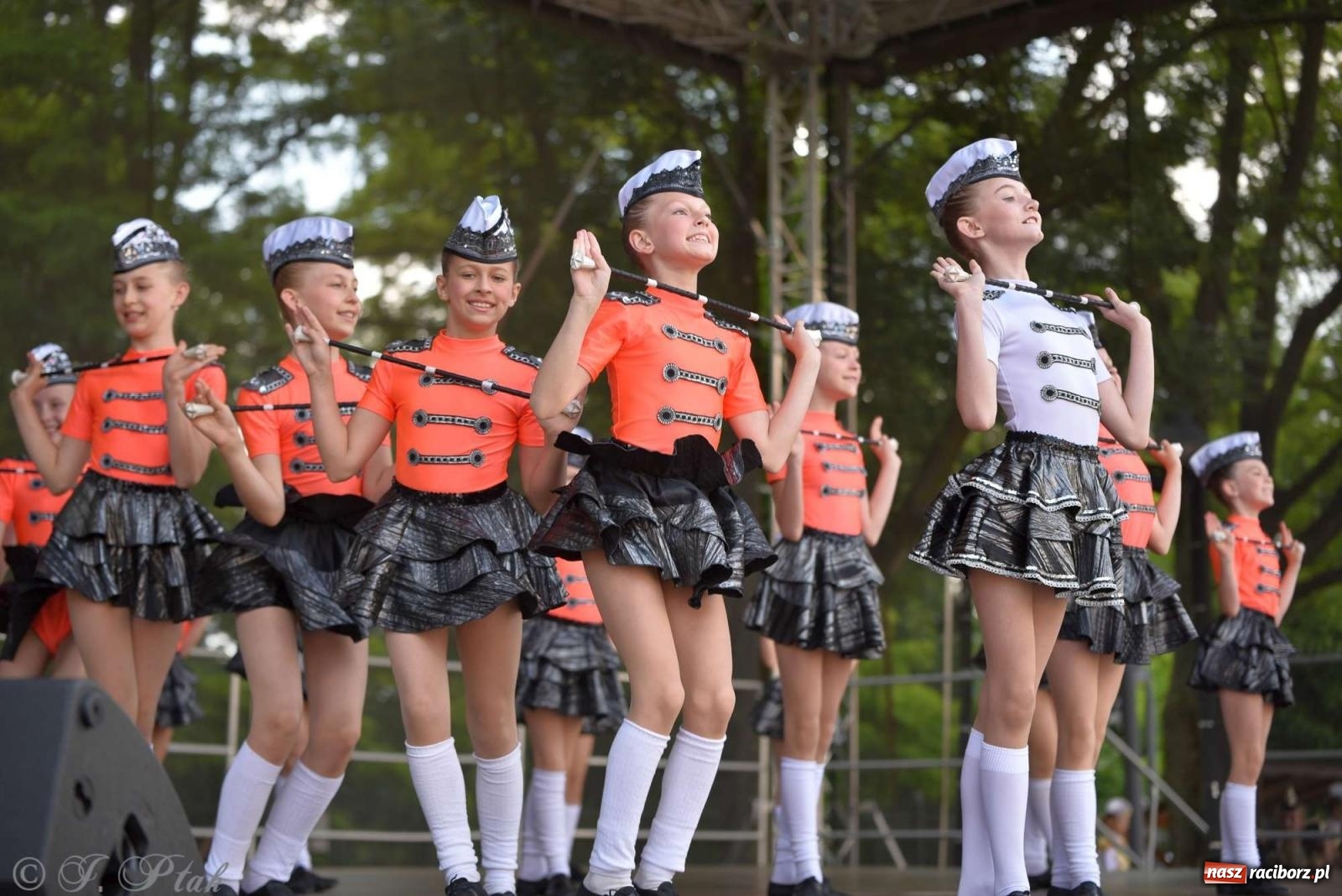Zdjęcie w galerii na portalu naszraciborz.pl: Roztańczony raciborski zamek, czyli mażoretkowy zawrót głowy [FOTO i WIDEO] wiadomości z regionu