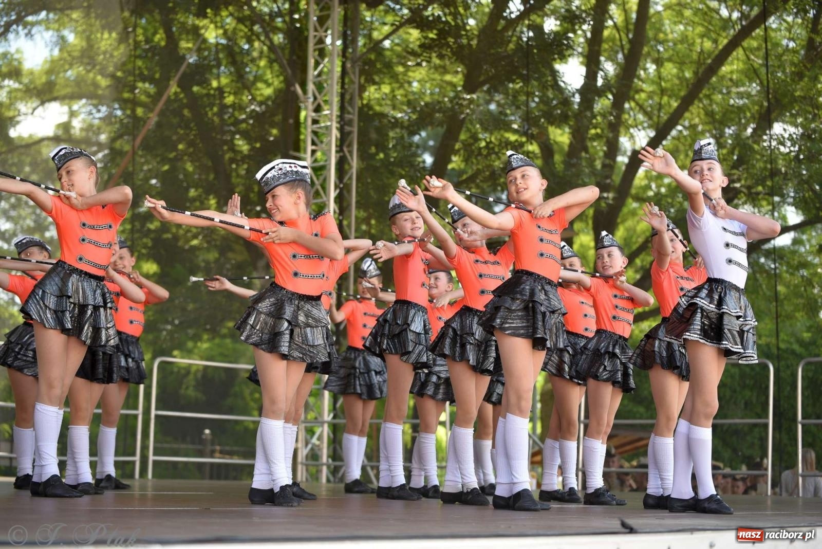 Zdjęcie w galerii na portalu naszraciborz.pl: Roztańczony raciborski zamek, czyli mażoretkowy zawrót głowy [FOTO i WIDEO] wiadomości z regionu