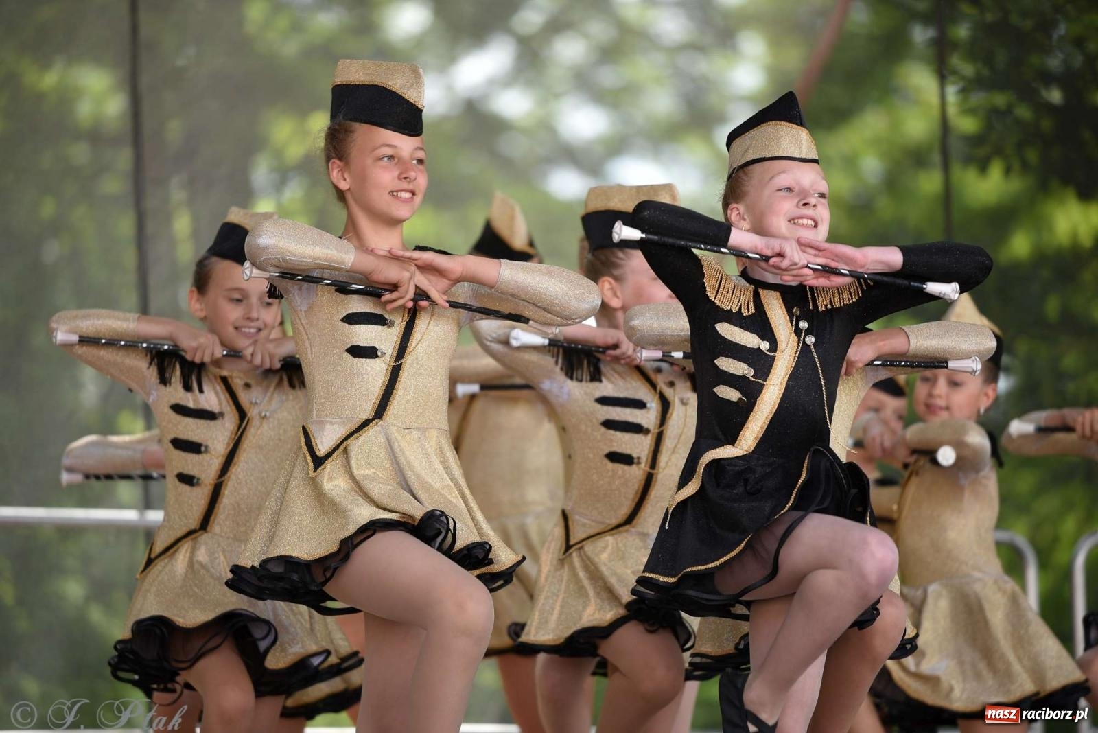 Zdjęcie w galerii na portalu naszraciborz.pl: Roztańczony raciborski zamek, czyli mażoretkowy zawrót głowy [FOTO i WIDEO] wiadomości z regionu