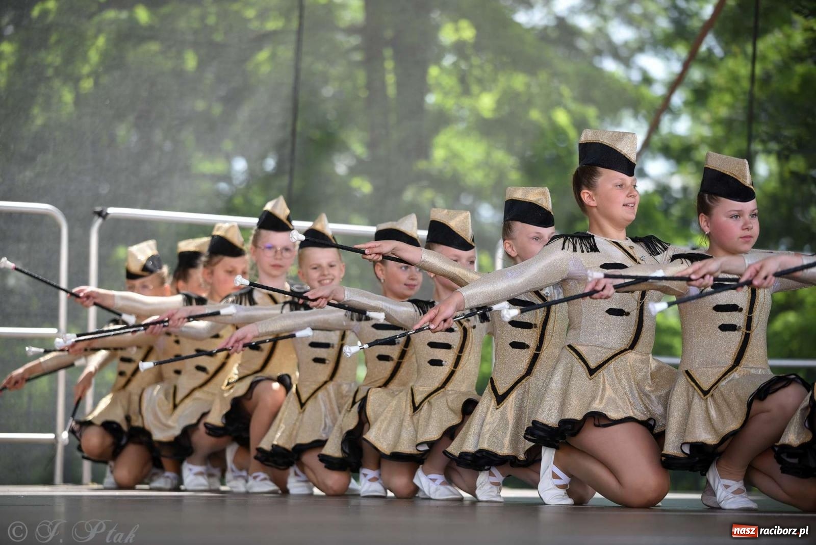 Zdjęcie w galerii na portalu naszraciborz.pl: Roztańczony raciborski zamek, czyli mażoretkowy zawrót głowy [FOTO i WIDEO] wiadomości z regionu