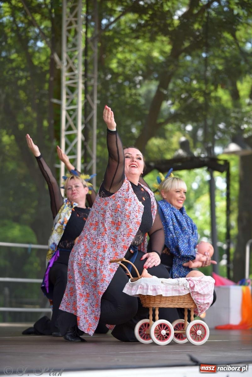 Zdjęcie w galerii na portalu naszraciborz.pl: Roztańczony raciborski zamek, czyli mażoretkowy zawrót głowy [FOTO i WIDEO] wiadomości z regionu