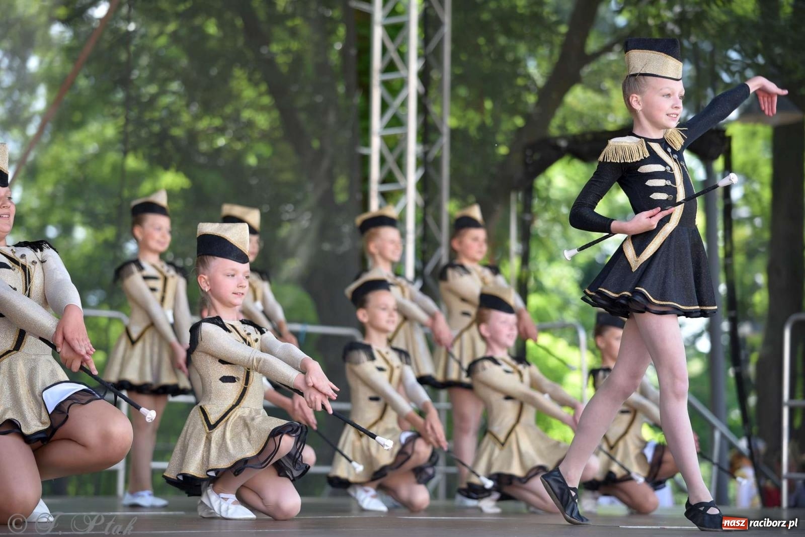 Zdjęcie w galerii na portalu naszraciborz.pl: Roztańczony raciborski zamek, czyli mażoretkowy zawrót głowy [FOTO i WIDEO] wiadomości z regionu