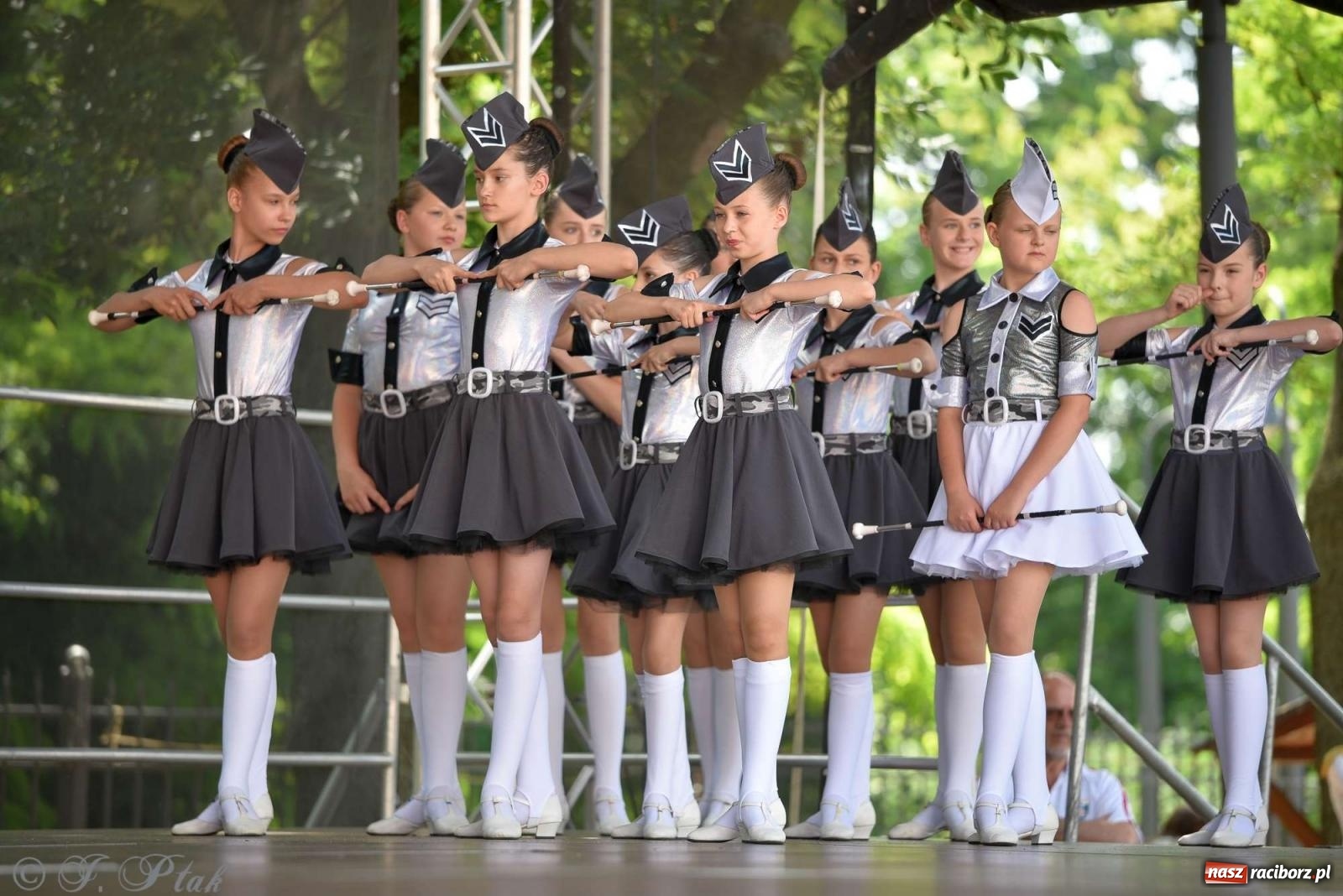 Zdjęcie w galerii na portalu naszraciborz.pl: Roztańczony raciborski zamek, czyli mażoretkowy zawrót głowy [FOTO i WIDEO] wiadomości z regionu